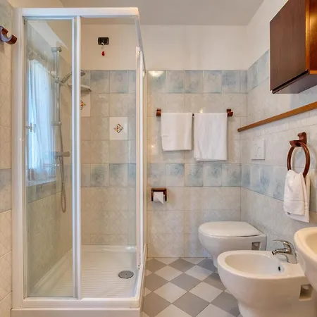 Moleta Hotel 2*